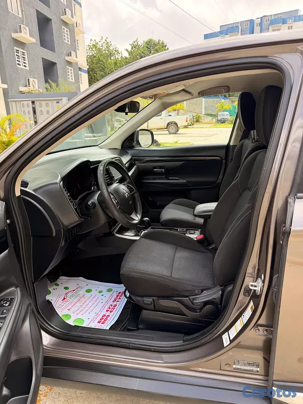 jeepetas y camionetas - Mitsubishi Outlander 2020 3