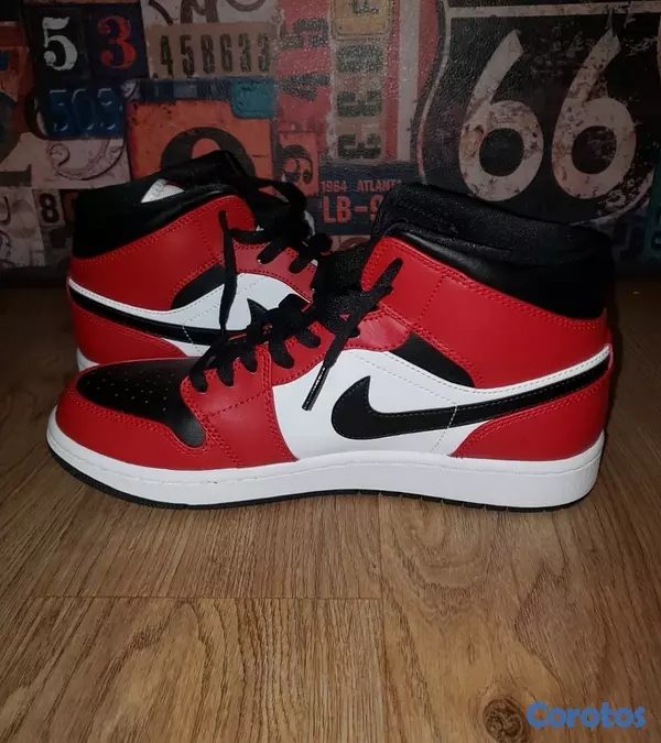 zapatos para hombre - Nike Jordan 1 Mid Chicago Black Toe Mens 7.5 5