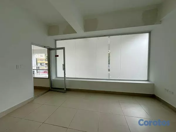 oficinas y locales comerciales - Local comercial en alquiler en naco 6