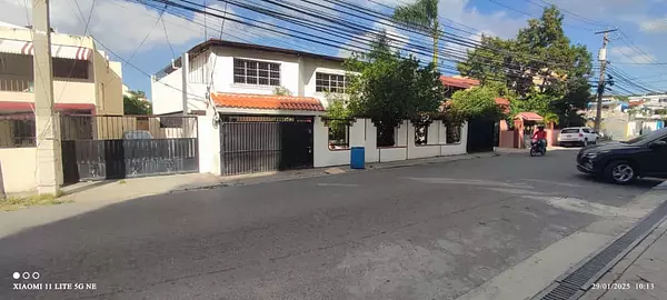 casas - Vendo casa en El Pedregal, Av. Independencia  5