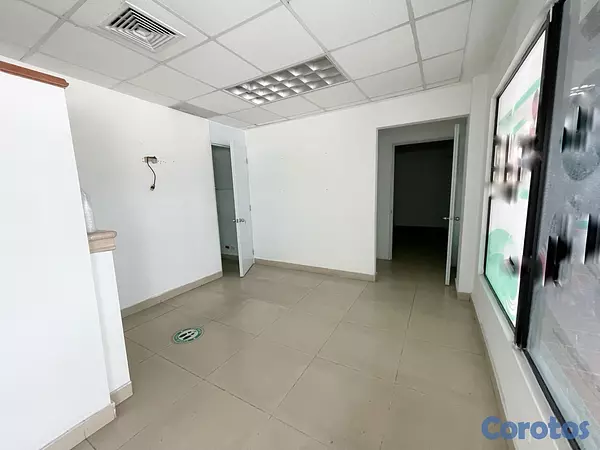 oficinas y locales comerciales - hermoso local comercial en renta  5