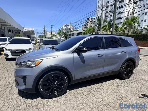 jeepetas y camionetas - Kia Sorento v6 2019 3