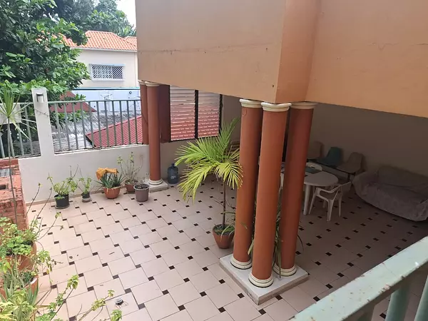 solares y terrenos - Venta de Local C. y Vivienda Zona Universitaria 2