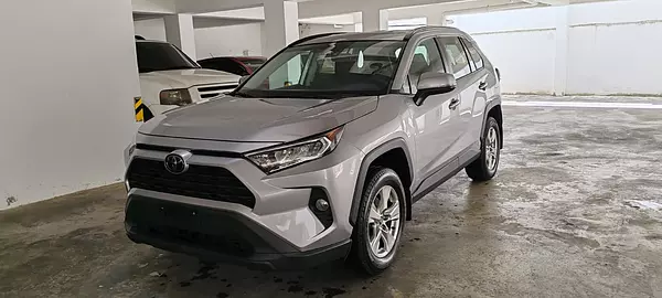jeepetas y camionetas - Toyota rav4 2020 xle clean carfax  4