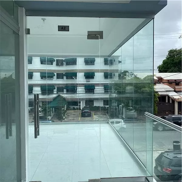 oficinas y locales comerciales - Venta de Local con gran visibilidad en el millon 6