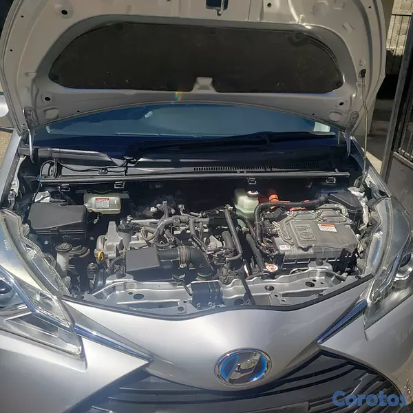otros vehiculos - Toyota vitz 2018 negociable 9