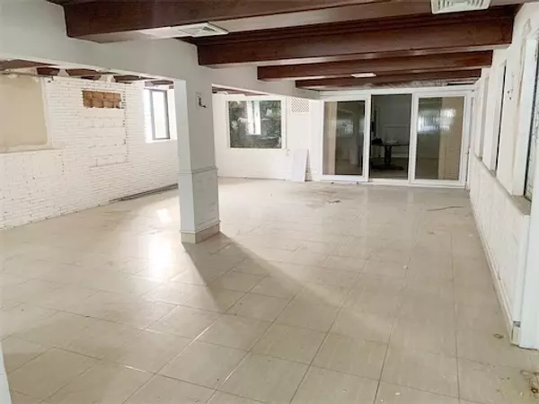 oficinas y locales comerciales - Local en Naco primer nivel  2