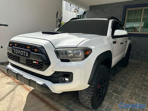 jeepetas y camionetas - SE VENDE TOYOTA TACOMA TRD FUR 2019 EN SANTIAGO DE LOS CABALLEROS  10