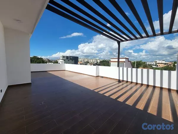 casas - Venta de casa con piscina en San Isidro 16