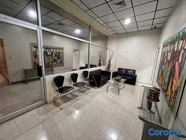 oficinas y locales comerciales - Oportunidad Alquilo Local en la Rómulo excelente ubicación 3