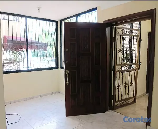 apartamentos - Alquilo amplio Apartamento Clásico Urb. Real. 6