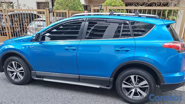 jeepetas y camionetas - TOYOTA RAV4 2017 XLE 9