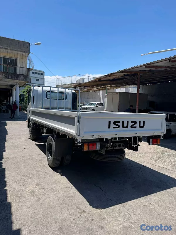 camiones y vehiculos pesados - Isuzu NPR 2027  8