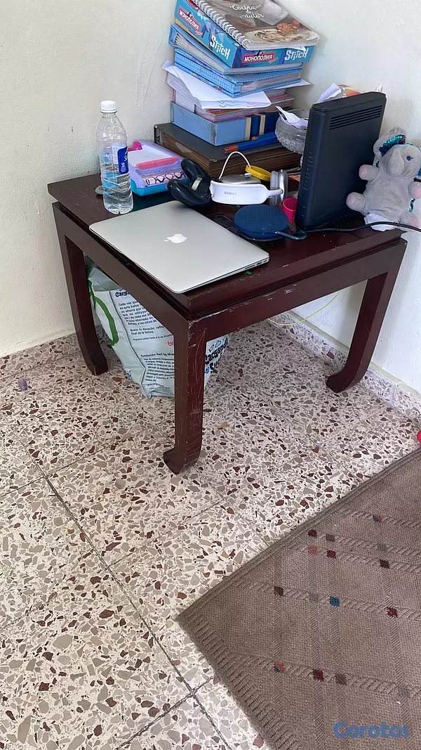 muebles y colchones - Mesa de sala pequeña va en esquina 