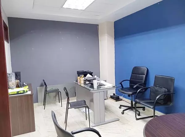 oficinas y locales comerciales - Local céntrico en los Prados 8