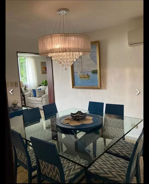 apartamentos - Casa en Venta Piantini

Casa de 2 niveles en Piantini con 405 metros de terreno  4