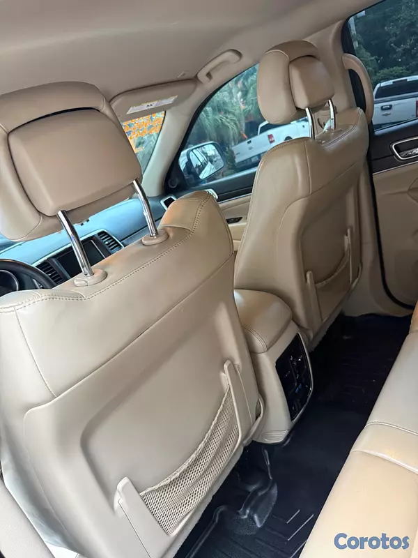 jeepetas y camionetas - Vendo jeep Grand cherokee 2017 5