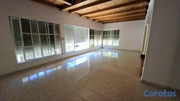 casas - Casa comercial de 320m2 en alquiler en Bella Vista 12