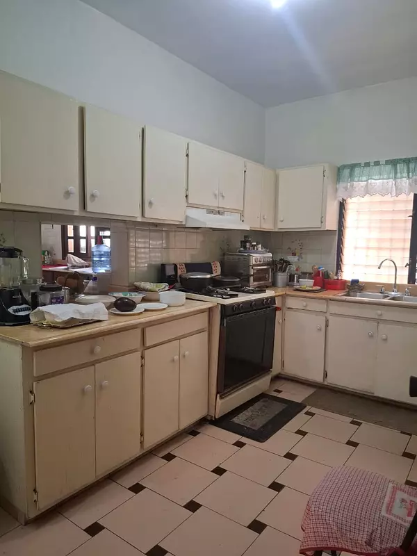 solares y terrenos - Venta de Local C. y Vivienda Zona Universitaria 3