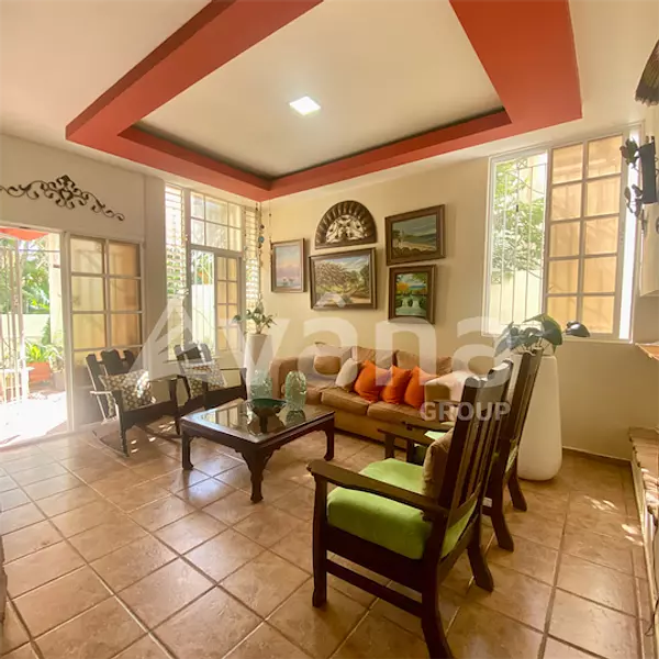casas - Espaciosa casa de venta en Las Dianas  3