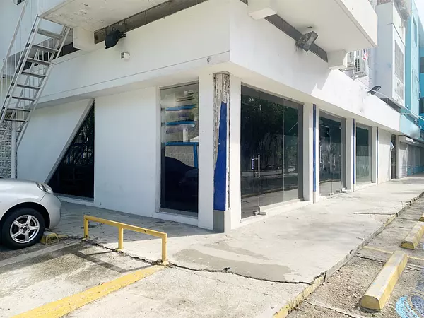 oficinas y locales comerciales - Local esquinero comercial Gazcue 3