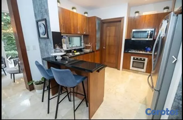 casas - Casa Lujosa en Residencial Cerrado, Sector Las Carmelitas 2