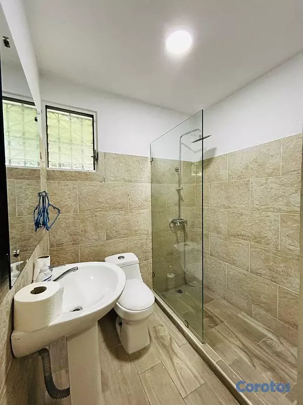 oficinas y locales comerciales - Local Comercial de 169mt2 en Alquiler en Ensanche  2