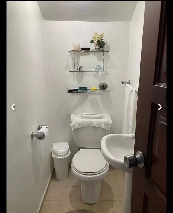 apartamentos - Casa en Venta Piantini

Casa de 2 niveles en Piantini con 405 metros de terreno  6