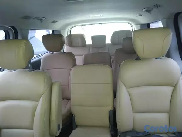 jeepetas y camionetas - HYUNDAI GRAND STAREX 2017 BLANCA 6