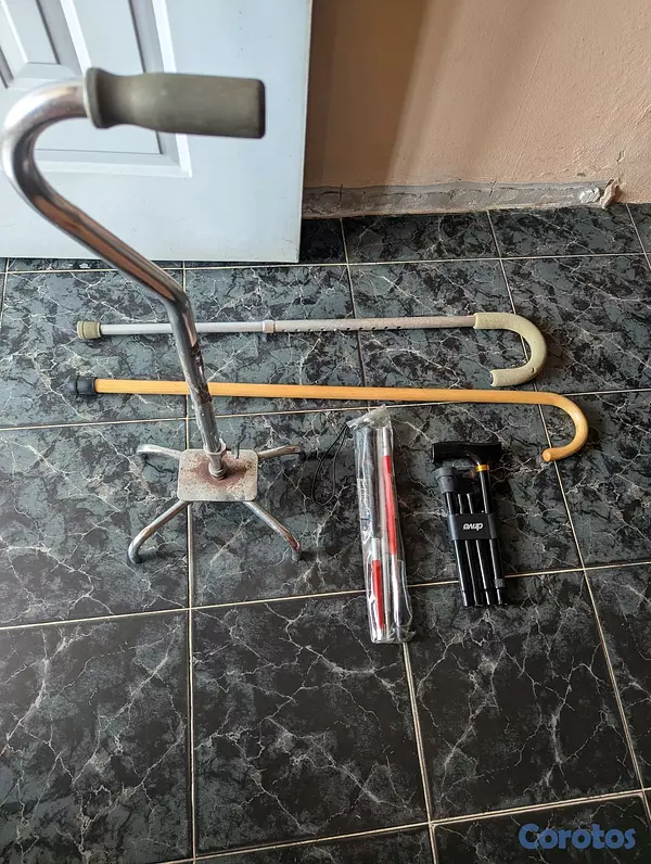 Salud y Equipamiento Médico - BASTONES PARA CAMINAR, NUEVOS Y USADOS. Y UN BASTÓN PARA NO VIDENTE 2