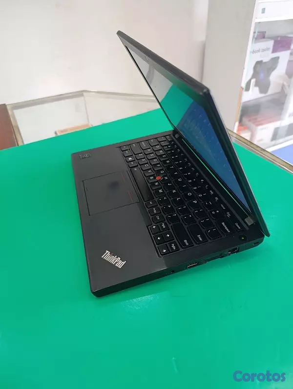 computadoras y laptops - Laptop LENOVO THINKPAD X240 I5-4/ 250GB SSD/8GB RAM/12.5Pulgad/ FOTOS ORIGINALES 4