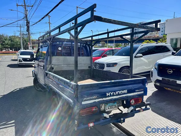 camiones y vehiculos pesados - HYUNDAI PORTE II DOBLE CABINA 4WD 5