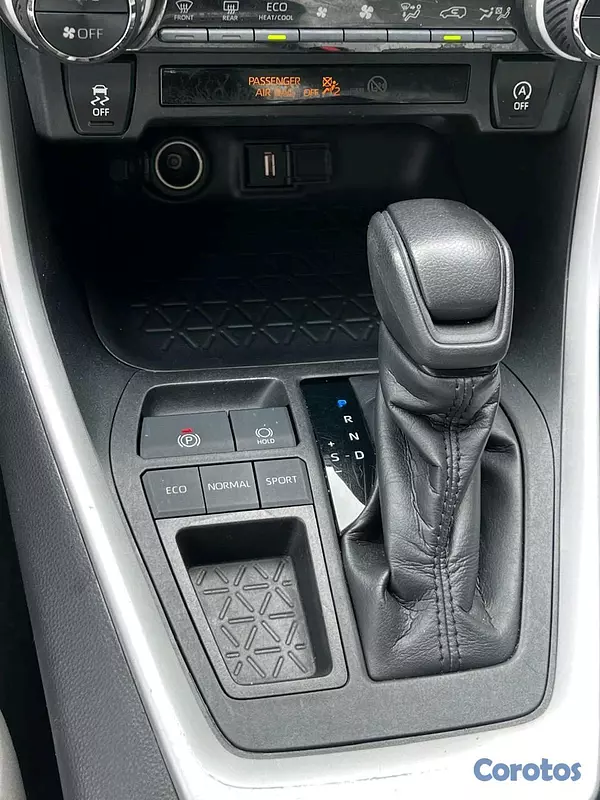 jeepetas y camionetas - Toyota rav4 2021 xle clean carfax  5