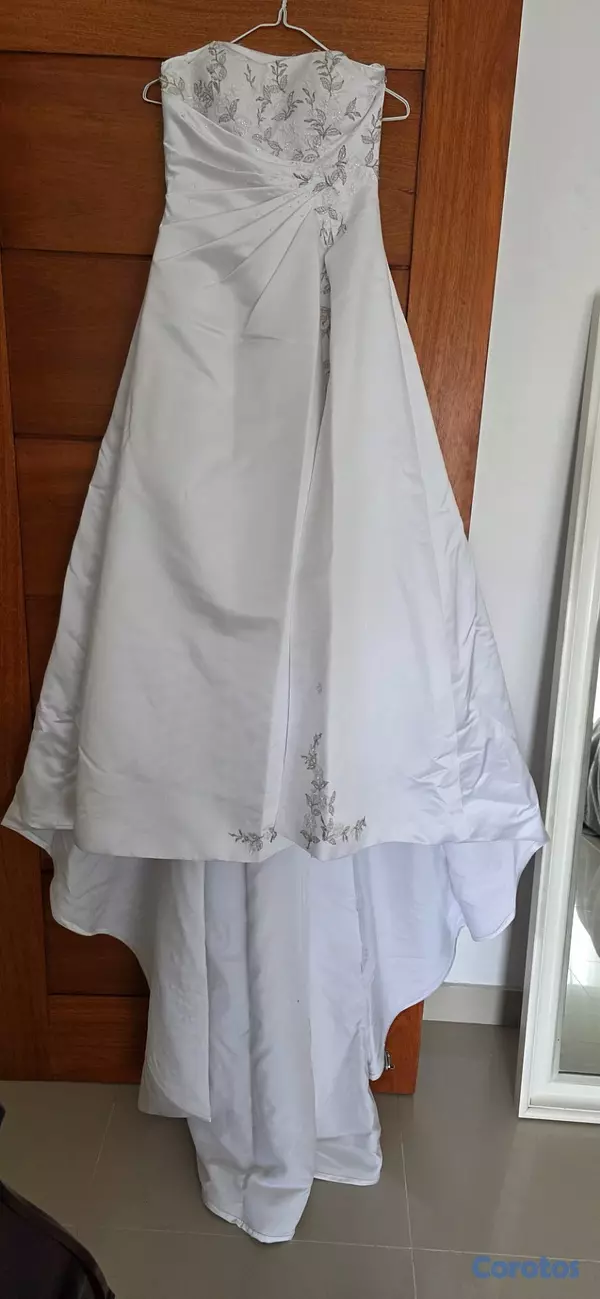 ropa para mujer - Vestido de Novia con cola 2