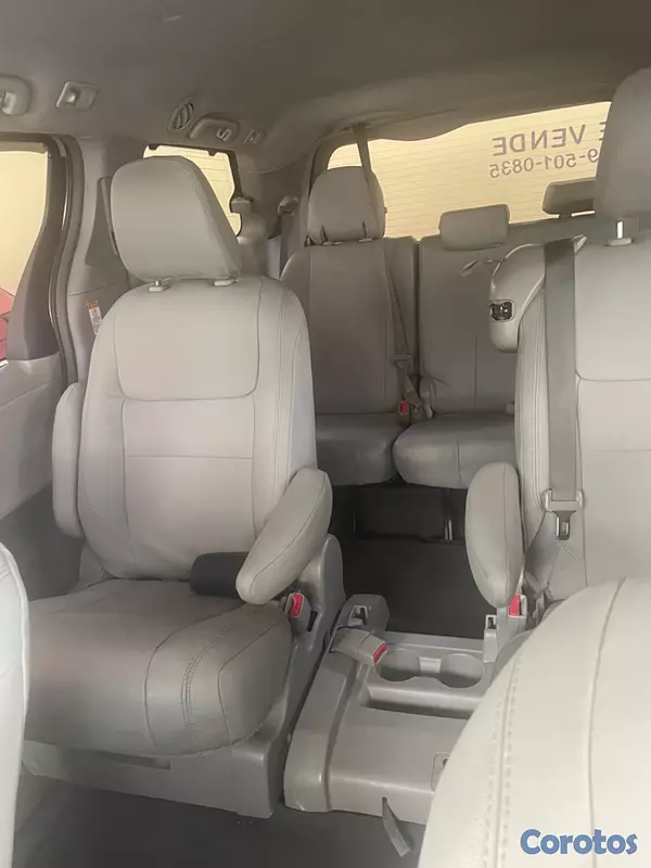 jeepetas y camionetas - Se vende sienna 2016 4