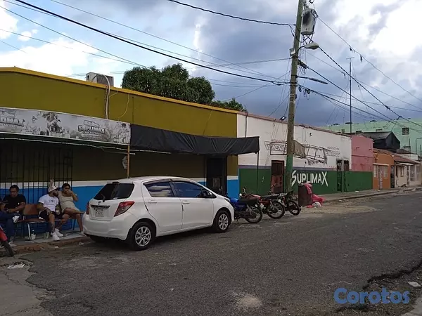 oficinas y locales comerciales - Se vende de oportunidad súper local comercial en la Romana, Villa Pereira  3
