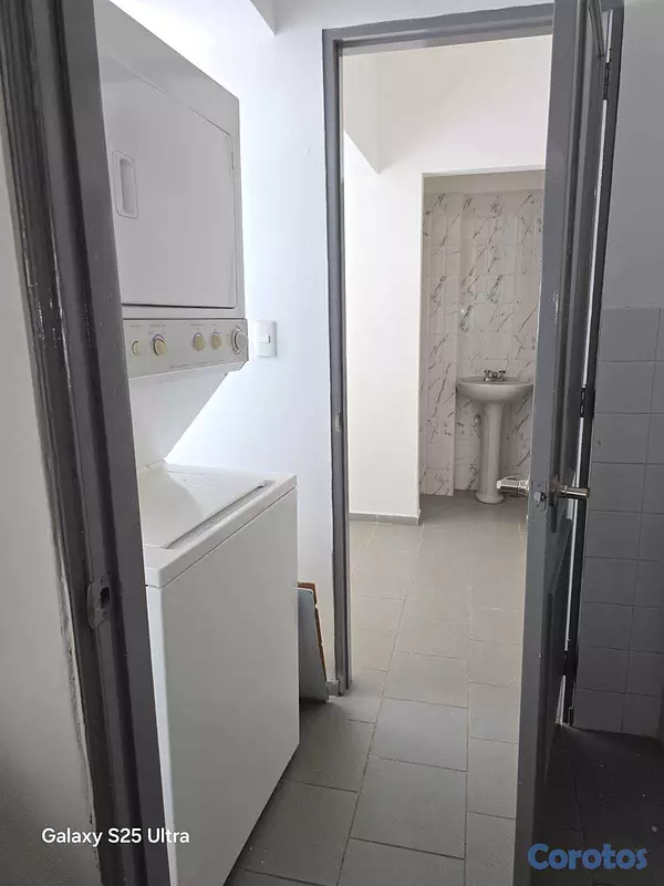 apartamentos - URBANIZACION REAL Apto. Clásico remodelado en nivel alto, excelente Distribución 5