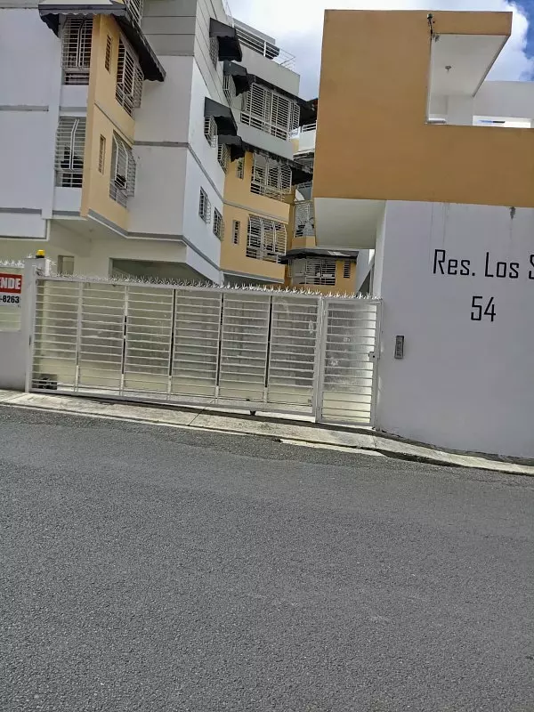 apartamentos - Vendo Apartamento en el Residencial Los Senderos, detrás de Carrefour.
3er.piso
 2