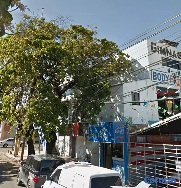 oficinas y locales comerciales - venta de plaza comercial ensanche Ozama en la misma avenida Venezuela 3