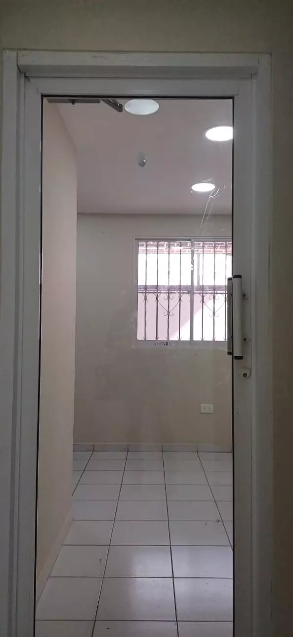 casas - Alquilo casa tipo oficina! En  los Restauradores 4