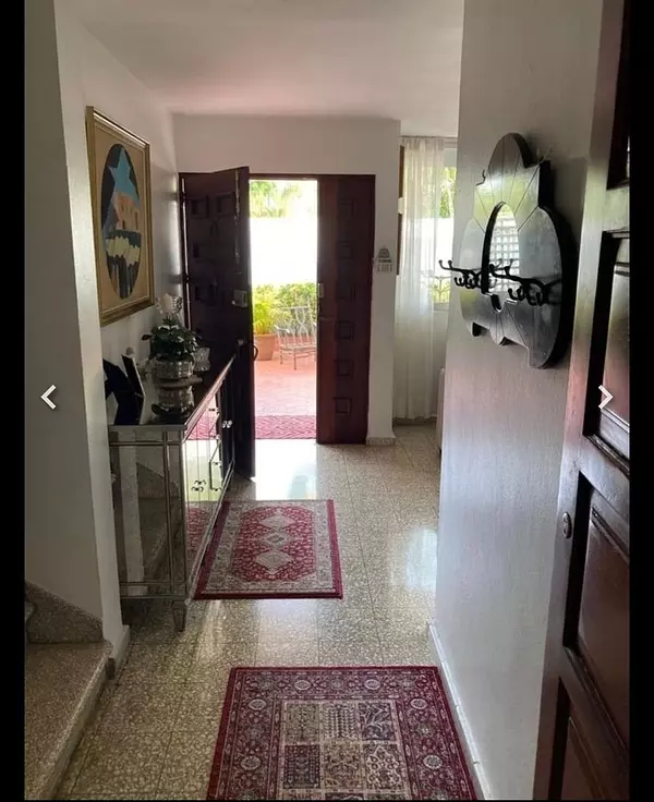 apartamentos - Casa en Venta Piantini

Casa de 2 niveles en Piantini con 405 metros de terreno  7