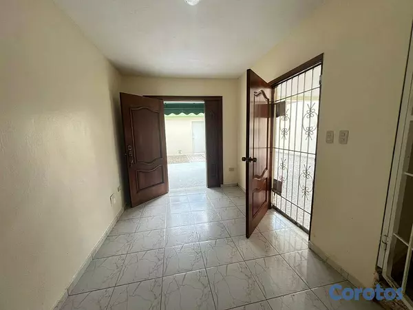 casas - Exclusiva Residencia En Zona De Alta Demanda, Los  5