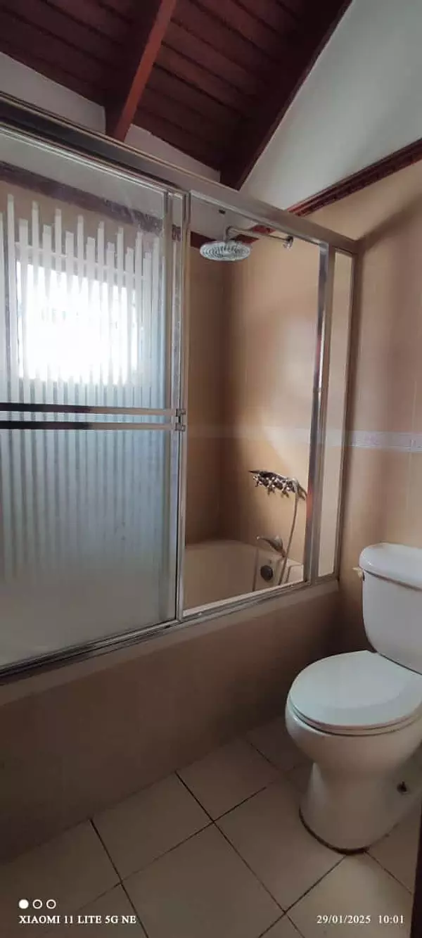 casas - Vendo casa en El Pedregal, Av. Independencia  9