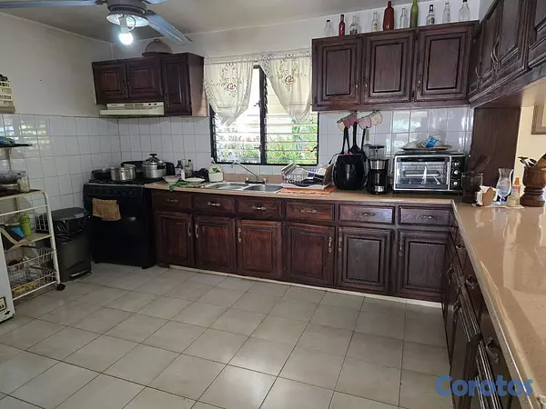 casas - 🏡 Casa Familiar Amueblada en Venta – Urbanización  10