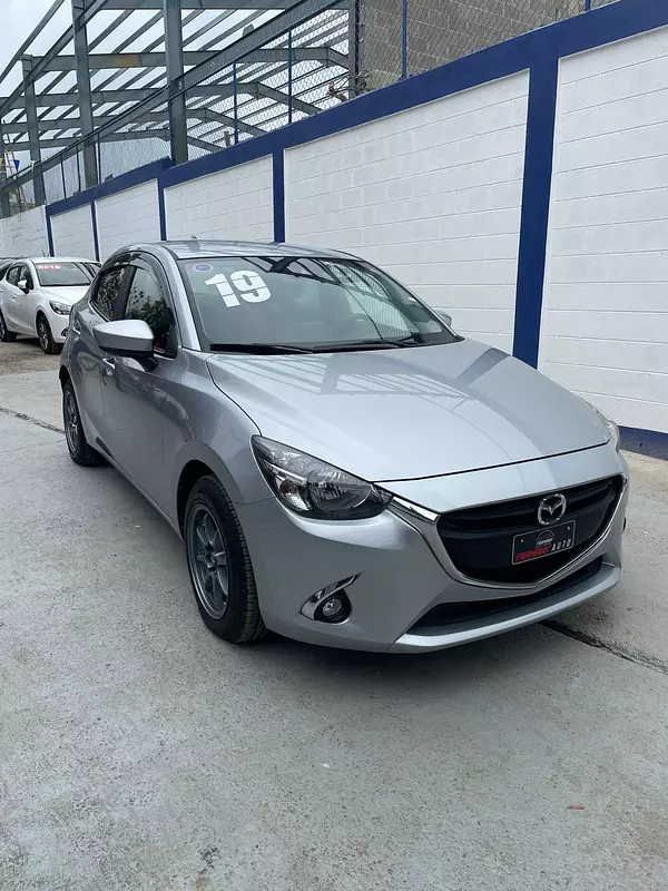 carros - MAZDA DEMIO 1