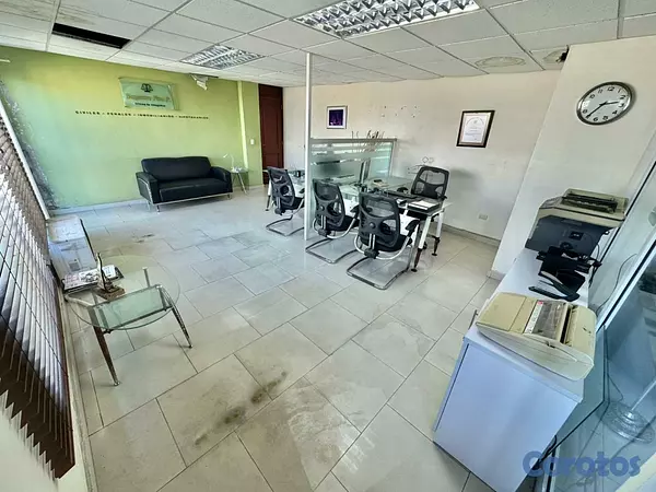 oficinas y locales comerciales - Local Comercial en Alquiler RENACIMIENTO 2