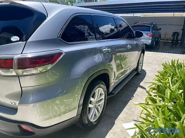 jeepetas y camionetas - Toyota higlander le 2015 4