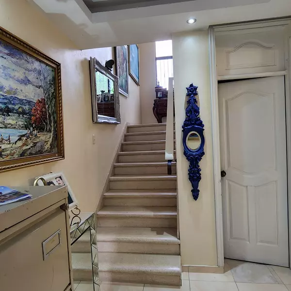 casas - SE VENDE HERMOSA CASA EN ALTOS DE ARROYO HONDO III, DOS NIVELES
395 m2  2
