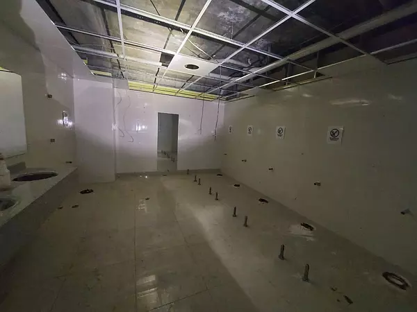 oficinas y locales comerciales - Alquilo Local  1,400 mts 27 febrero  proximo a la privada
 3
