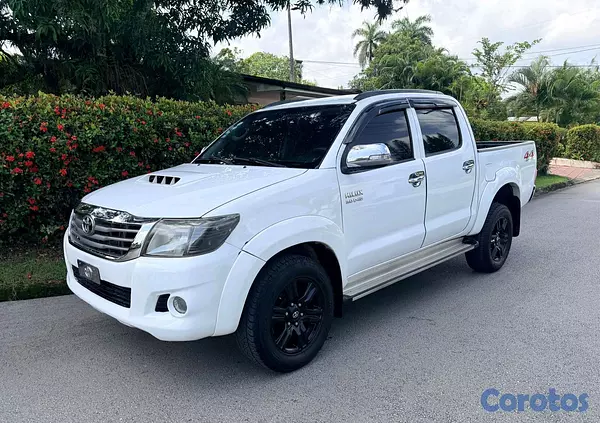 jeepetas y camionetas - Toyota hilux 2013 2